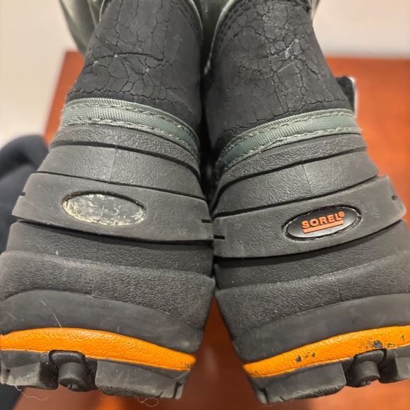 Sorel Kids Steeprock Winter Boots Gray Size 6 - Picture 7 of 9